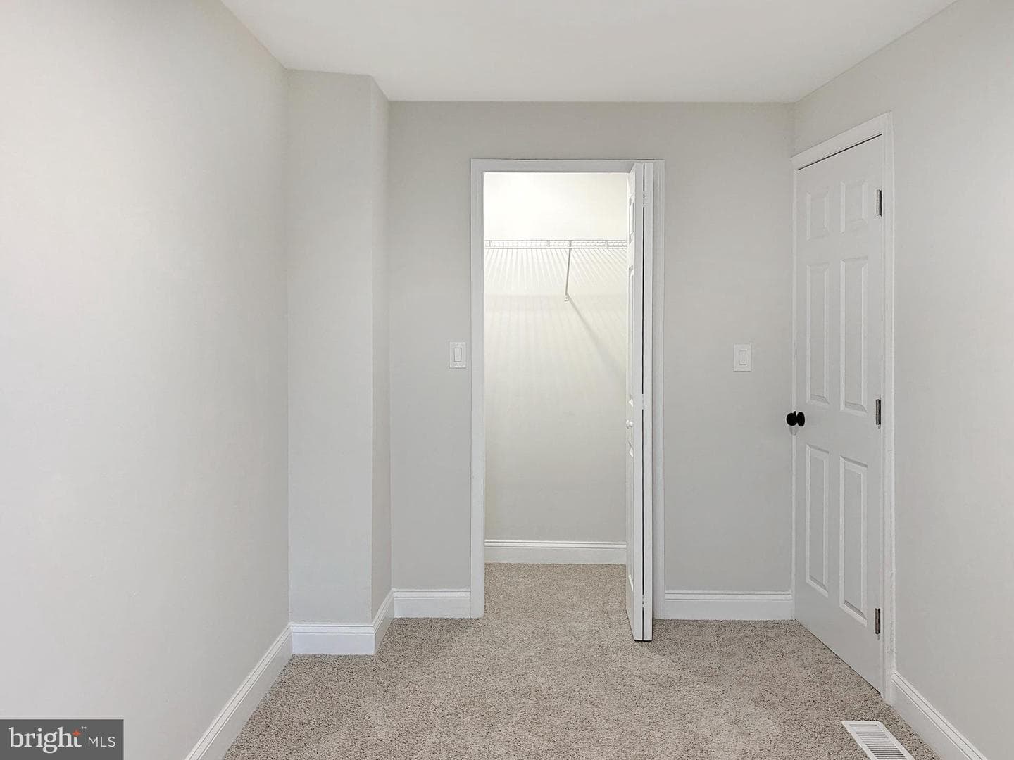 2636 E Monument Street photo 19