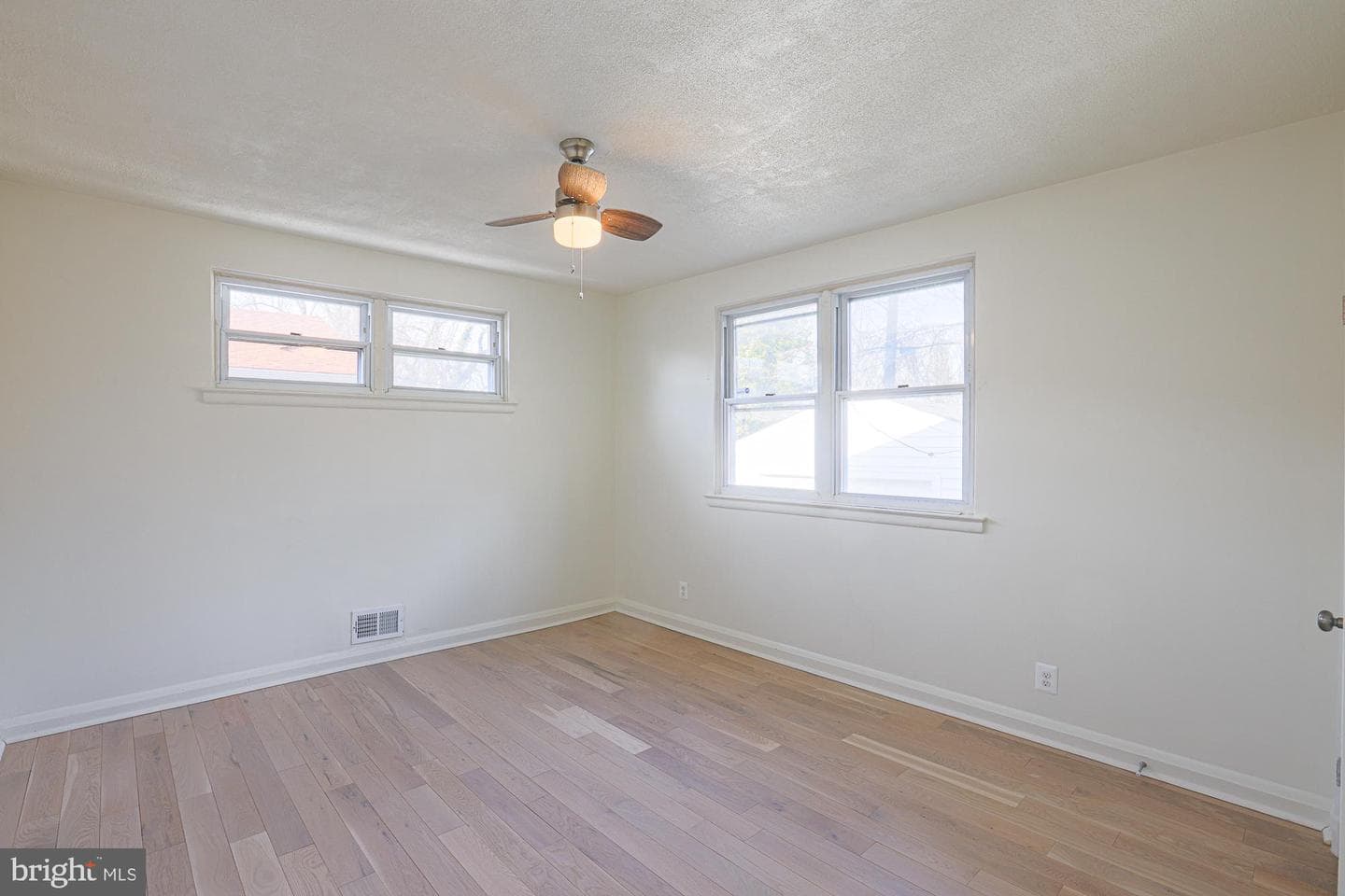 5512 Cadillac Avenue photo 33