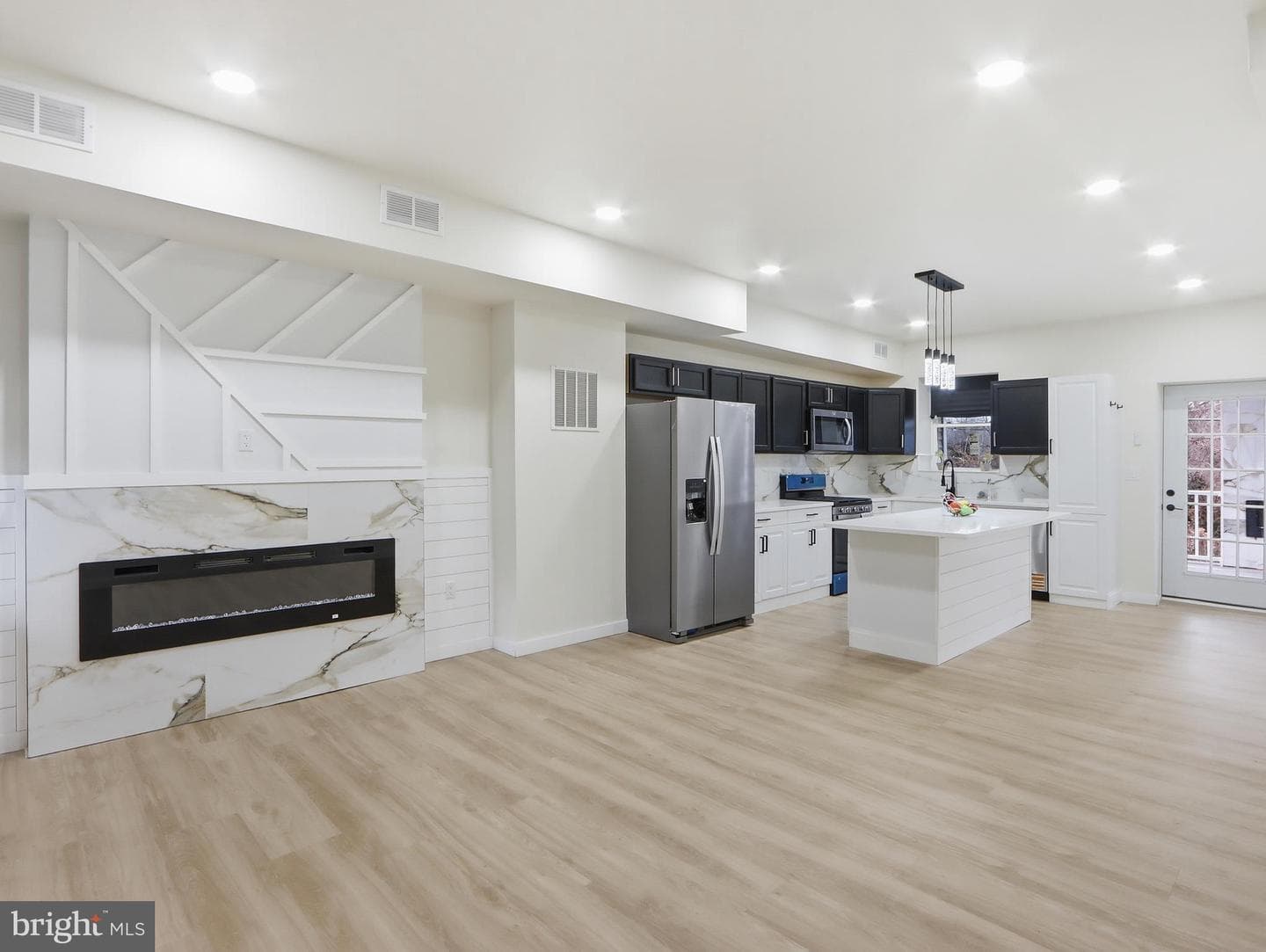 4201 Ivanhoe Avenue photo 2