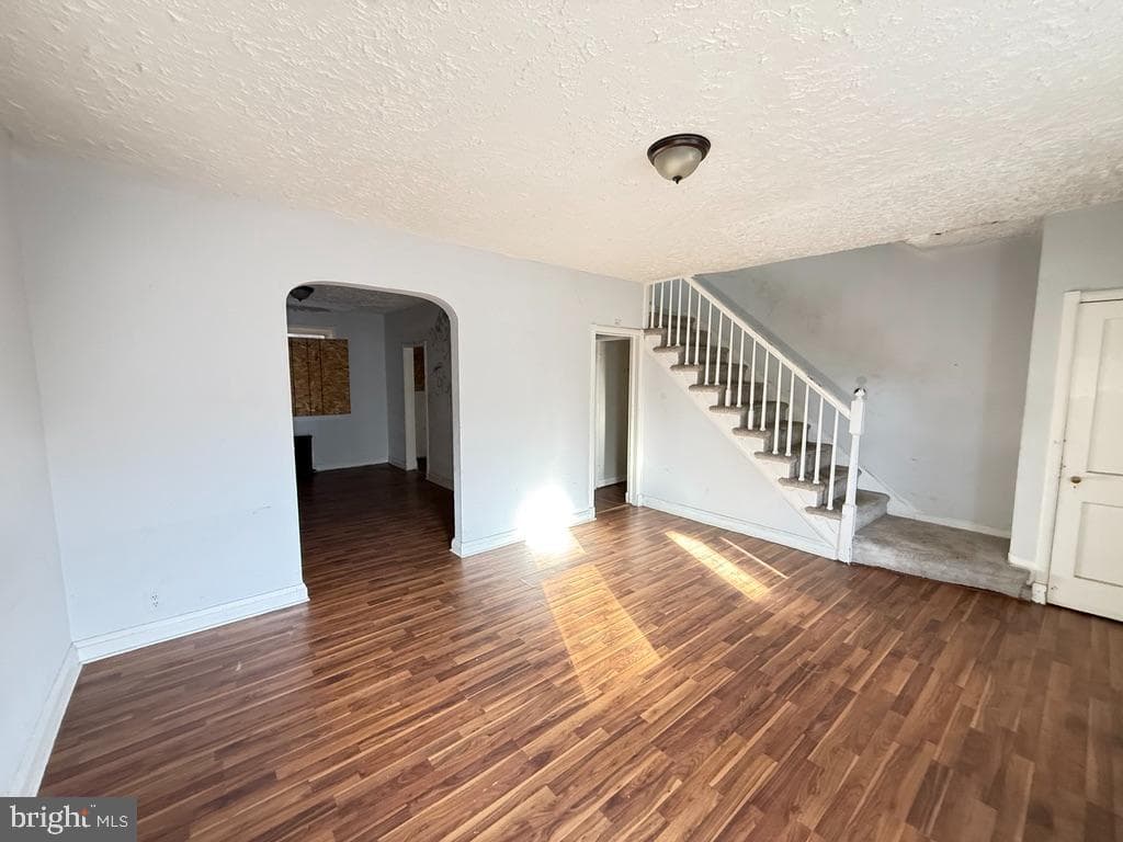526 Sheridan Avenue photo 4