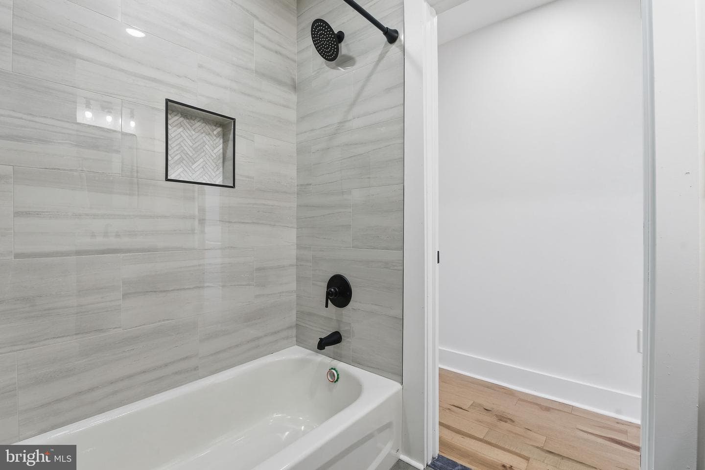 1742 E Oliver Street photo 23