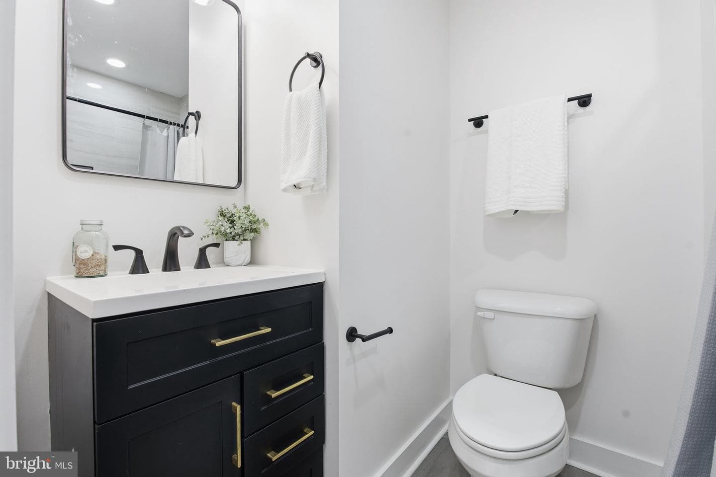 1742 E Oliver Street photo 32