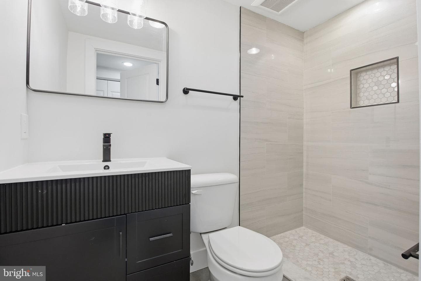 1742 E Oliver Street photo 33