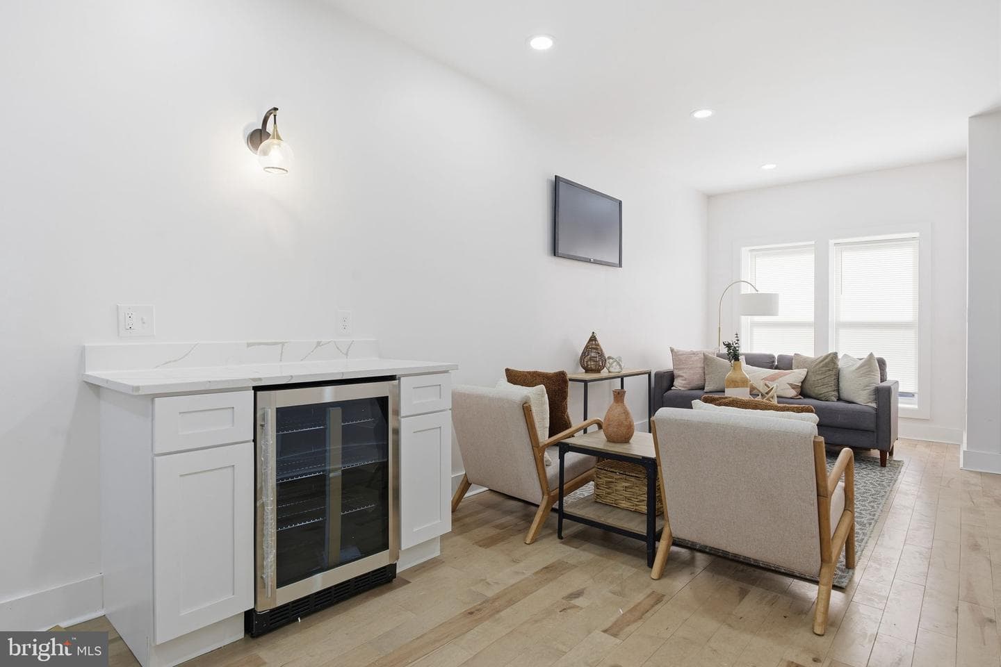 1742 E Oliver Street photo 6