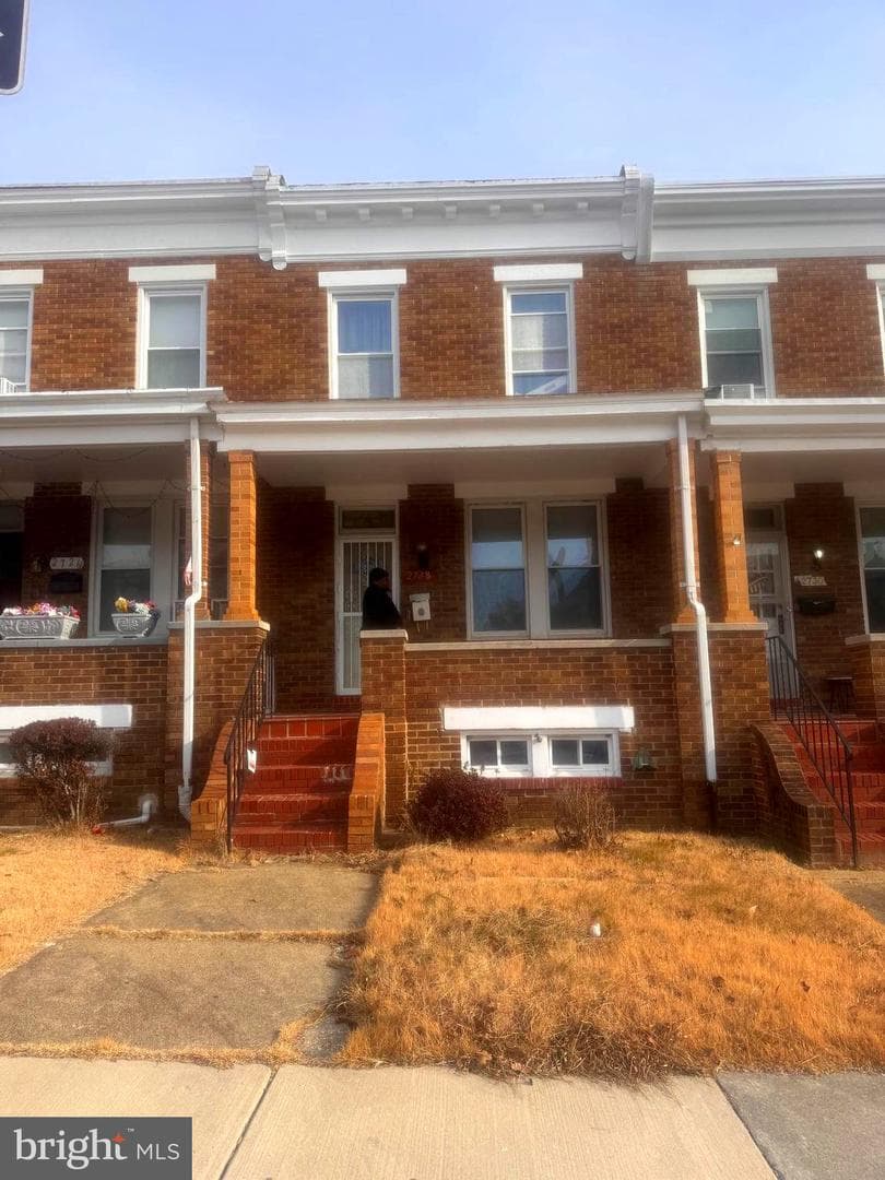 2728 Pelham Avenue photo 1