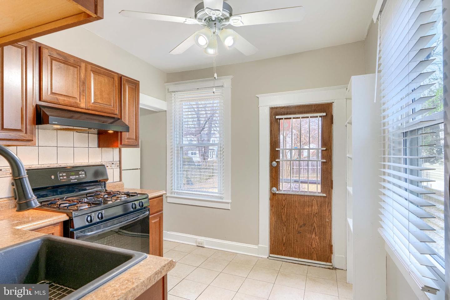 5932 Bertram Avenue photo 10