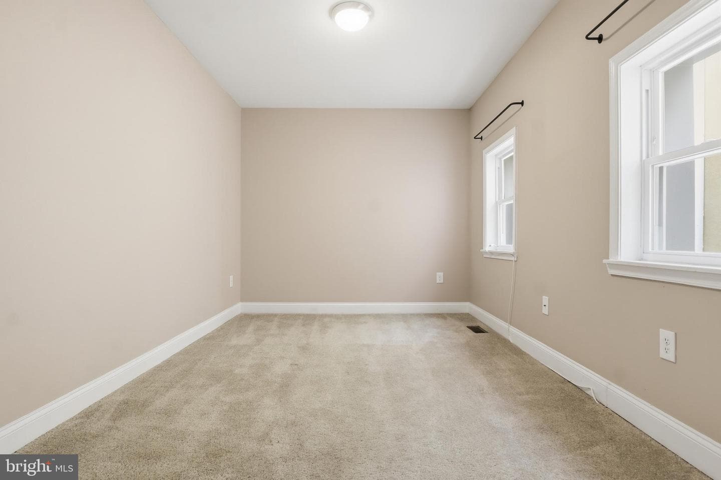 1032 W Fayette Street photo 17