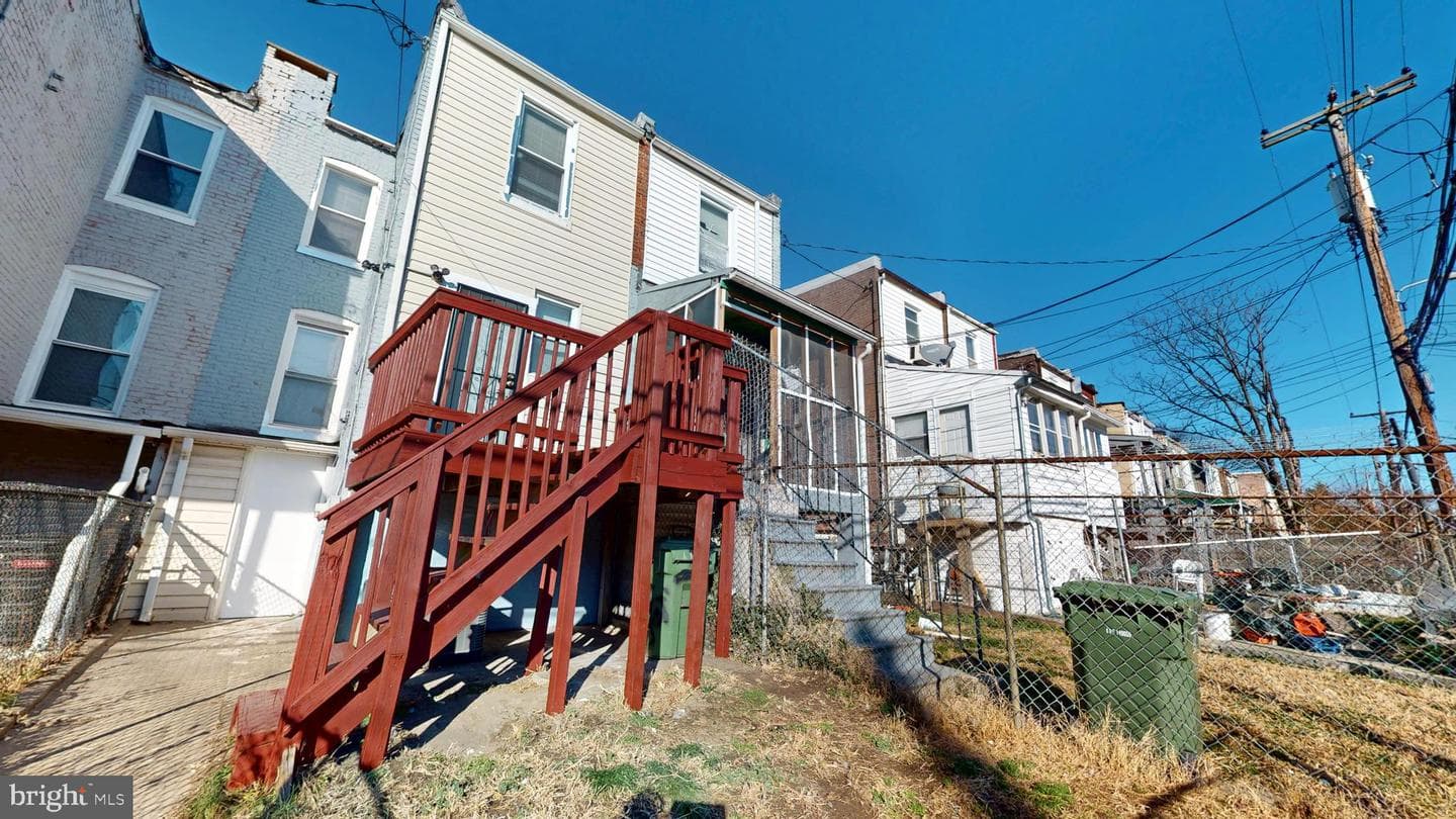 2615 E Chase Street photo 2