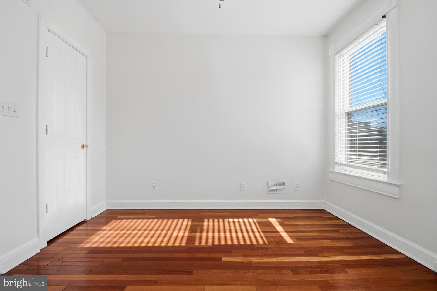 2510 Fleet Street photo 32