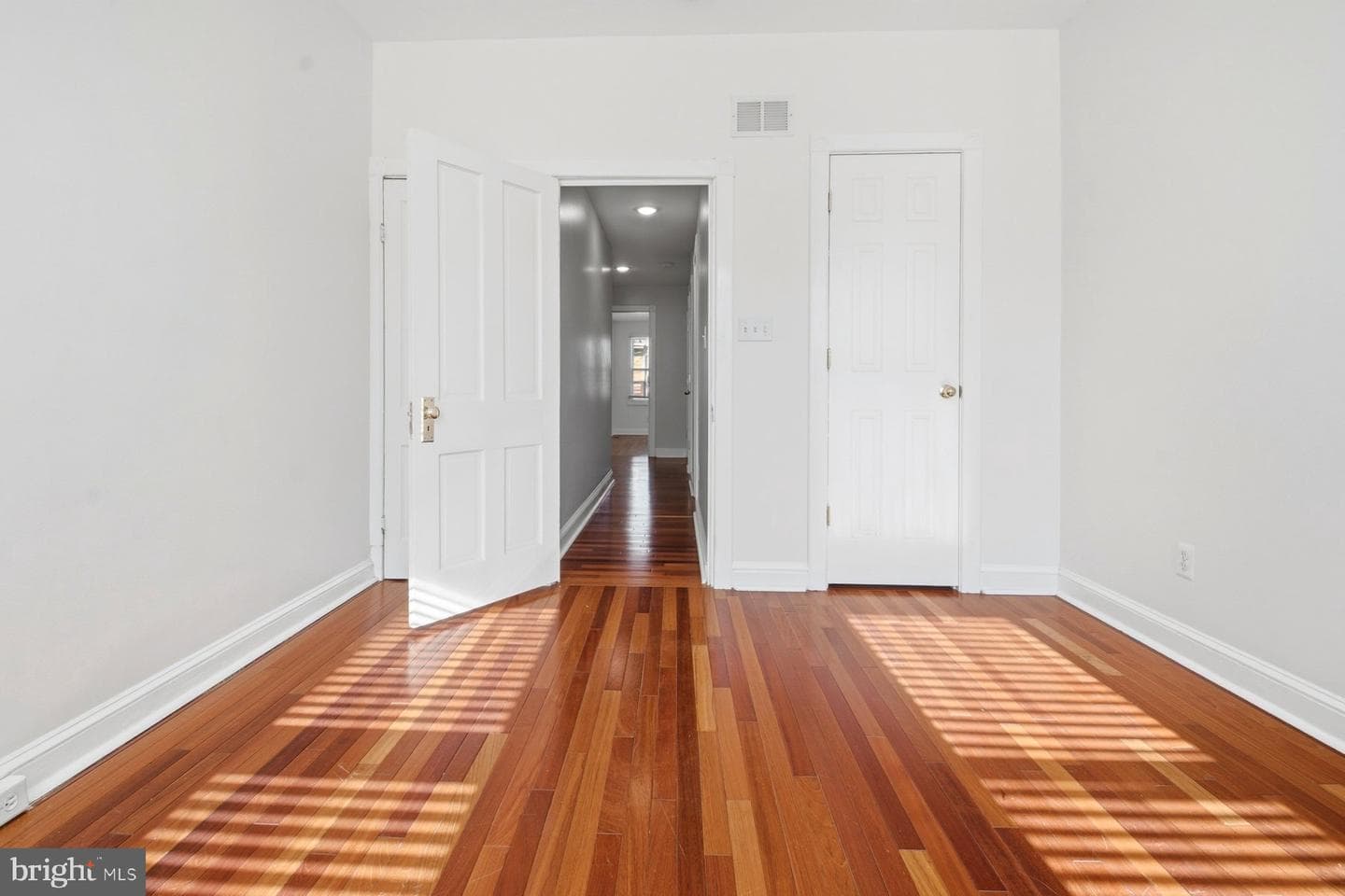 2510 Fleet Street photo 33