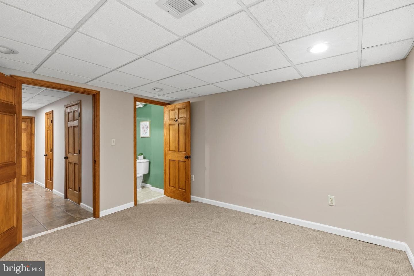 700 S Ellwood Avenue photo 35