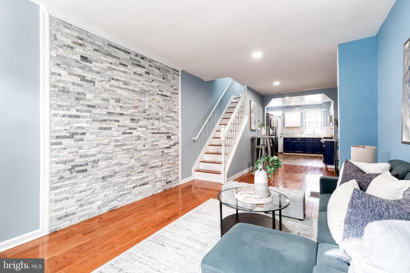 112 N Decker Avenue photo 4