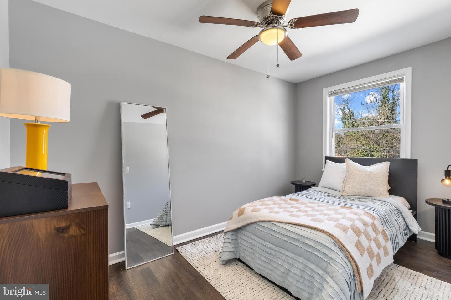 1002 W 43rd Street photo 12