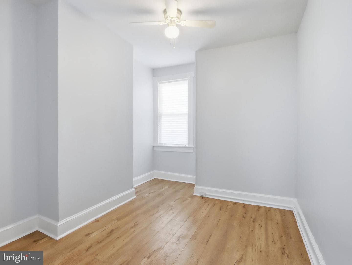 1724 Payson Street N photo 31