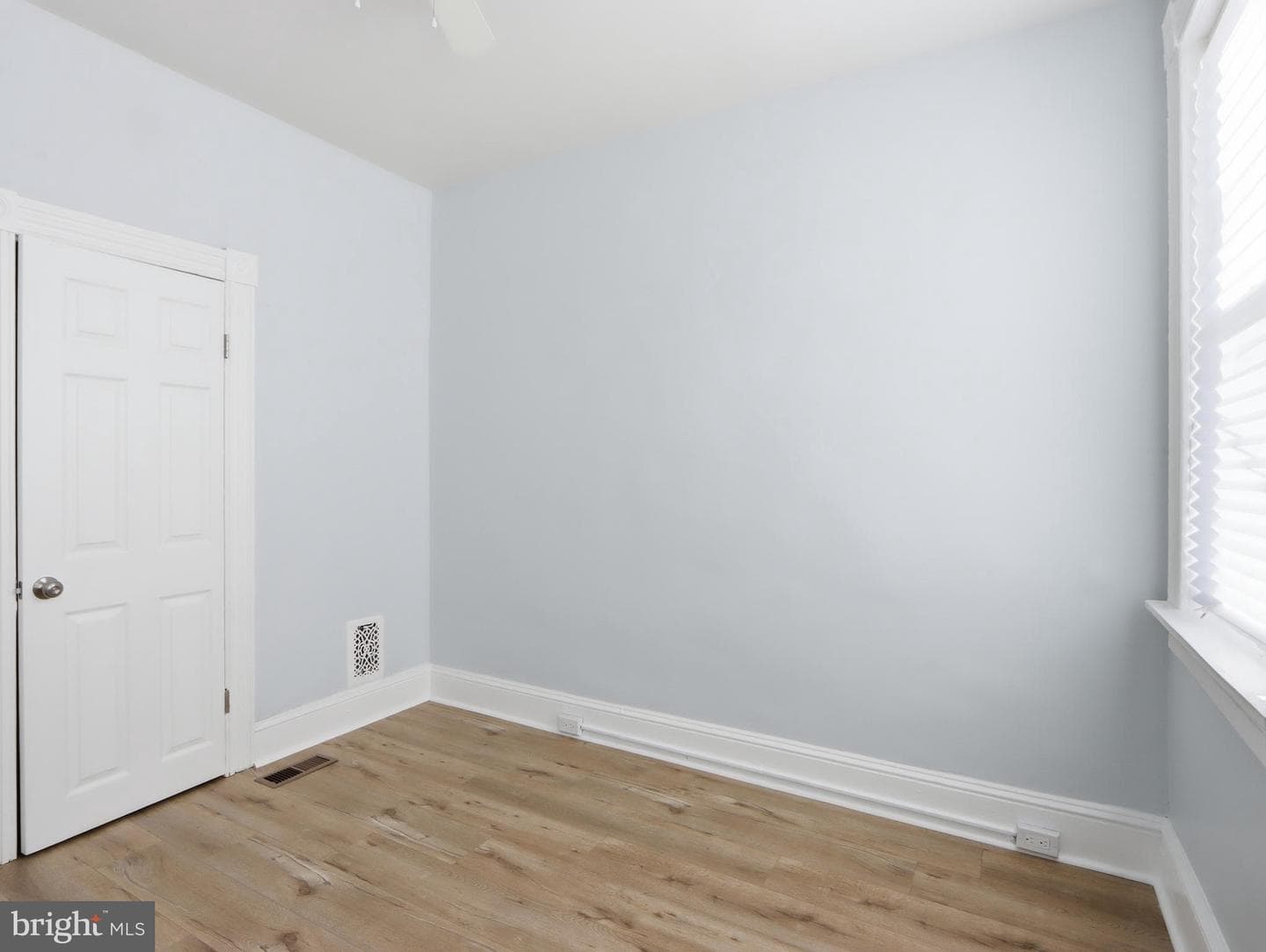 1724 Payson Street N photo 36