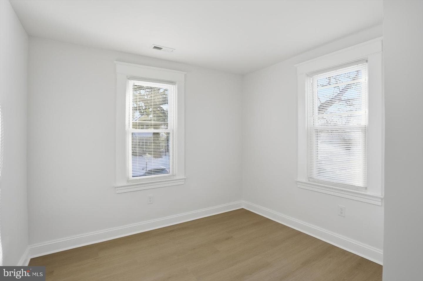 2912 Dupont Avenue photo 28