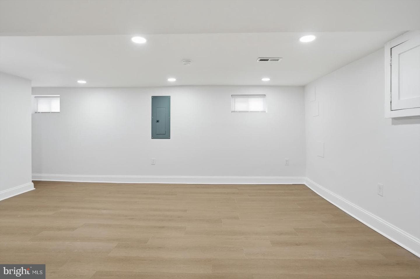 2912 Dupont Avenue photo 35