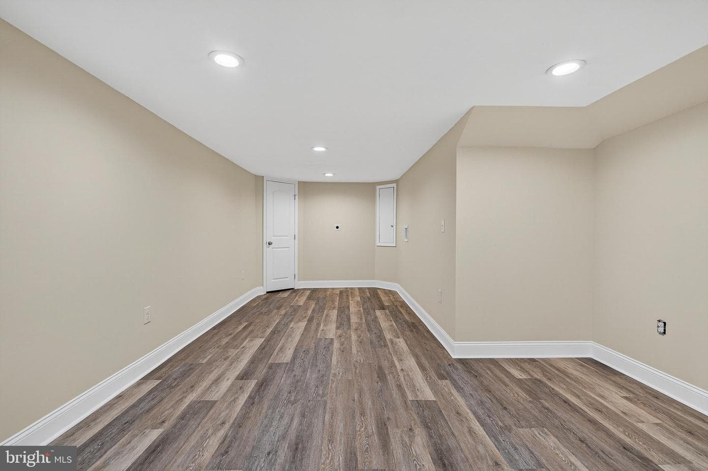 2430 E Lafayette Avenue photo 20