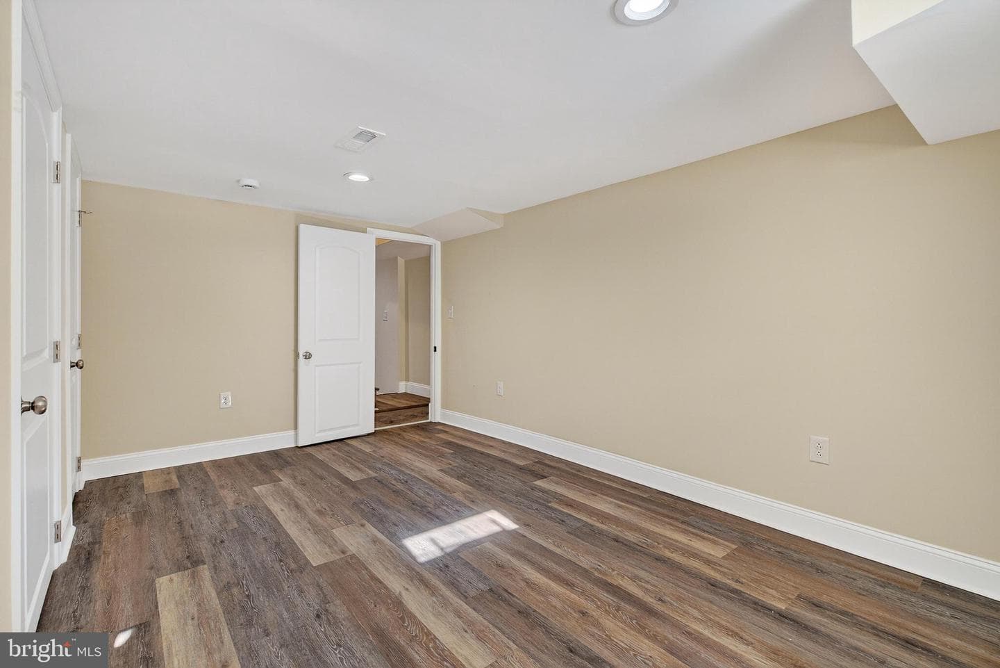 2430 E Lafayette Avenue photo 23