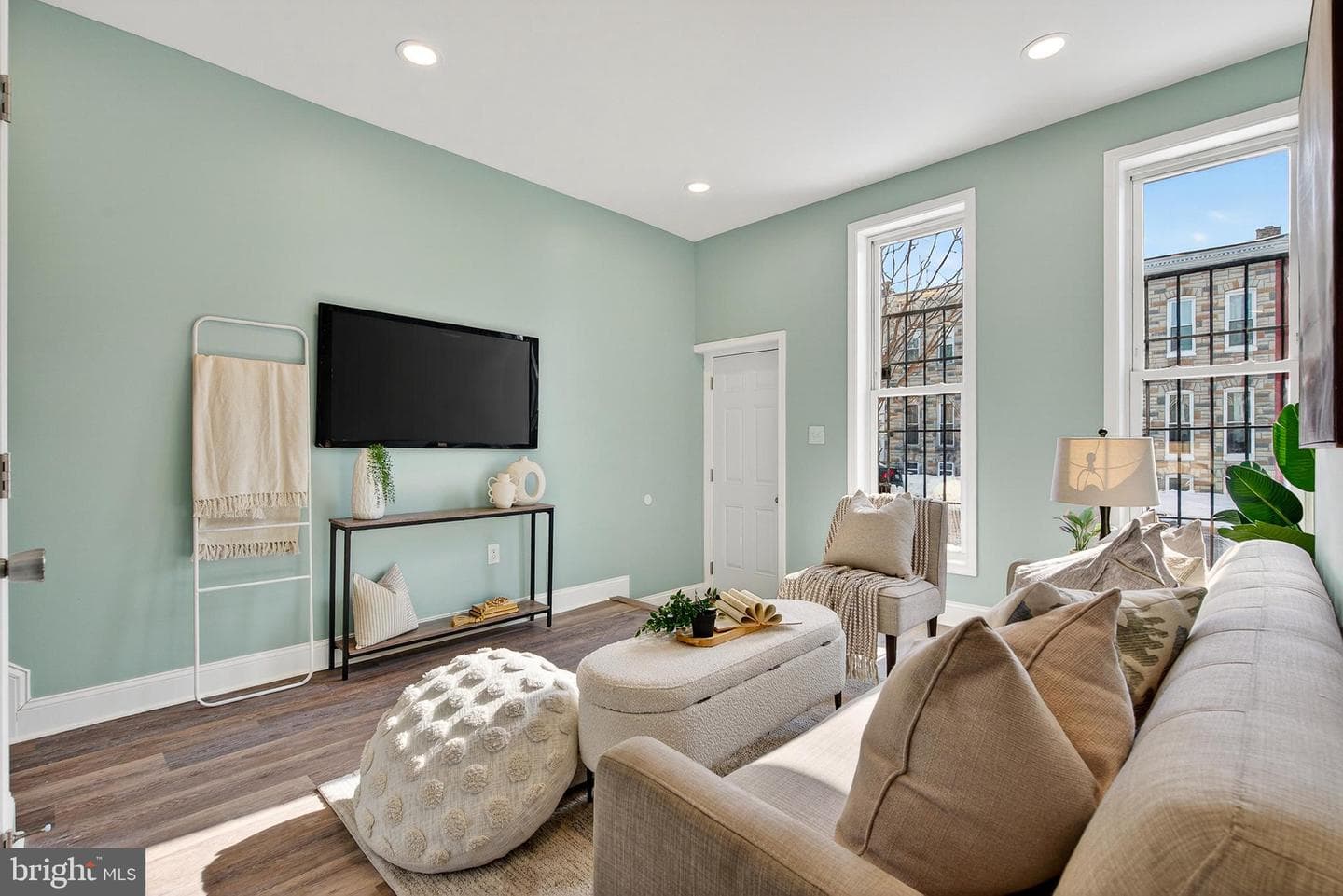 2430 E Lafayette Avenue photo 4