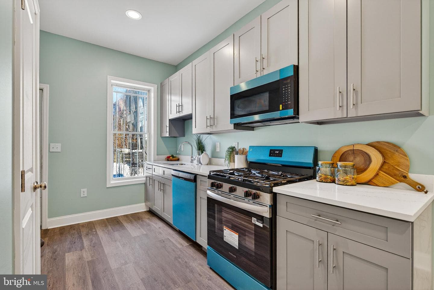 2430 E Lafayette Avenue photo 8