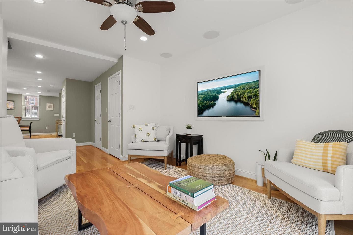 133 W Lee Street photo 15