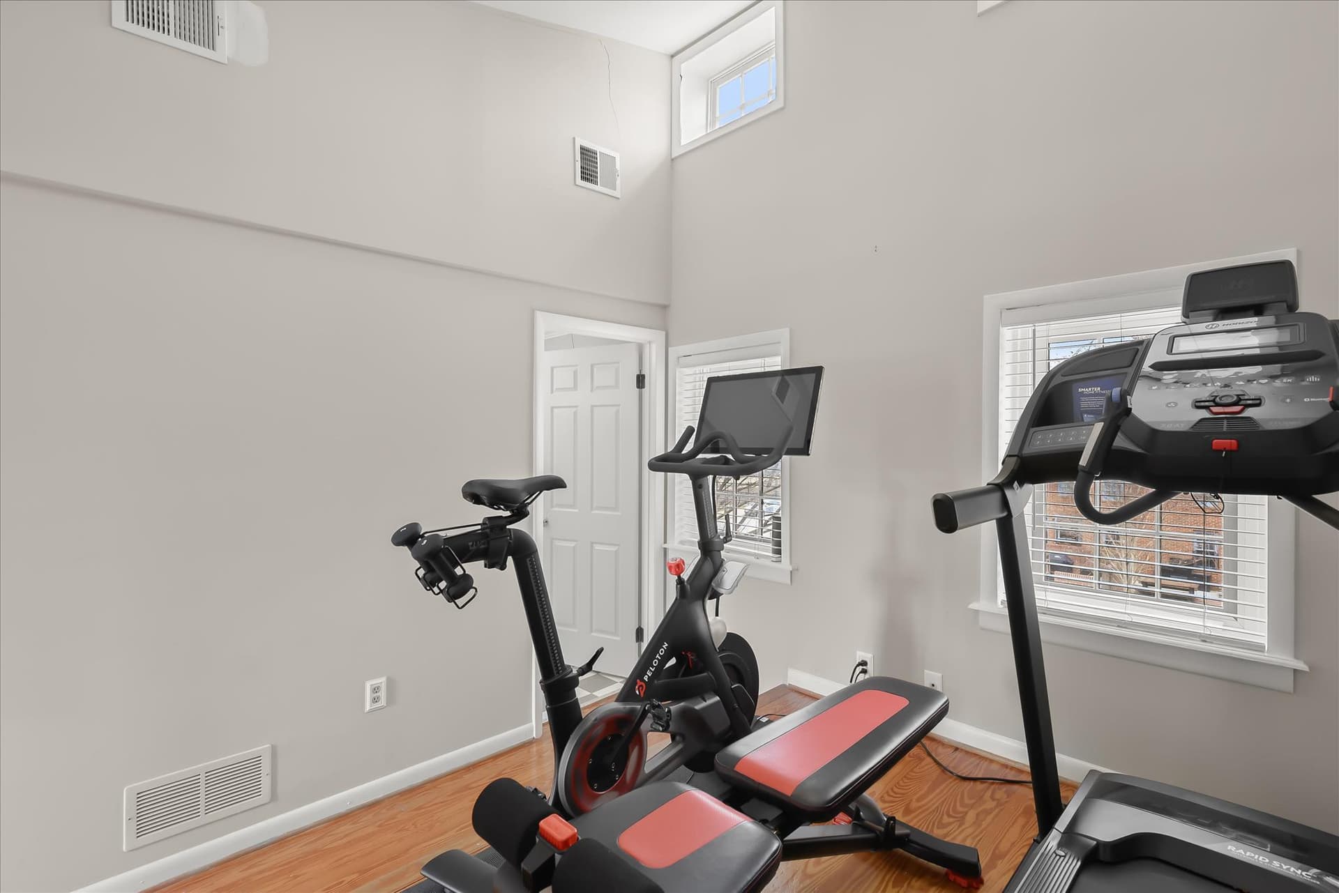 133 W Lee Street photo 32