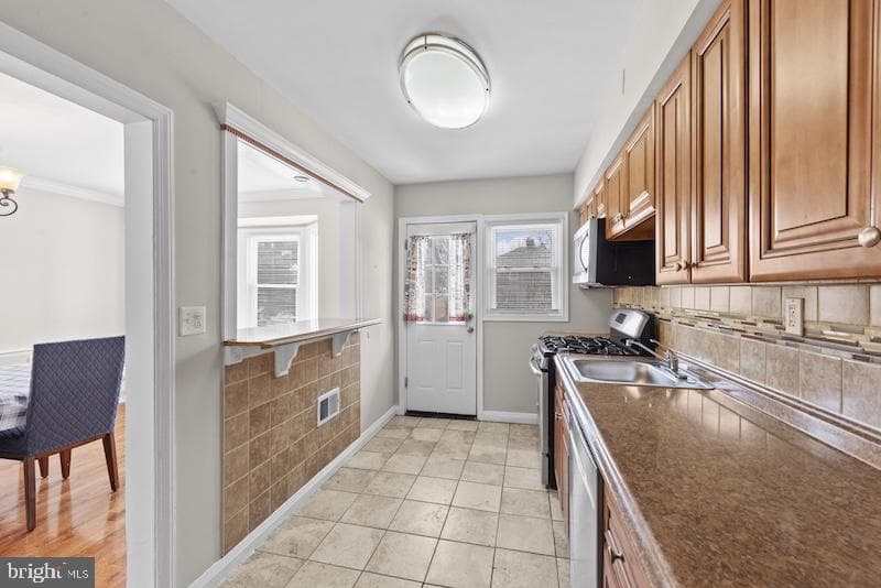 4002 Clarks Lane photo 10