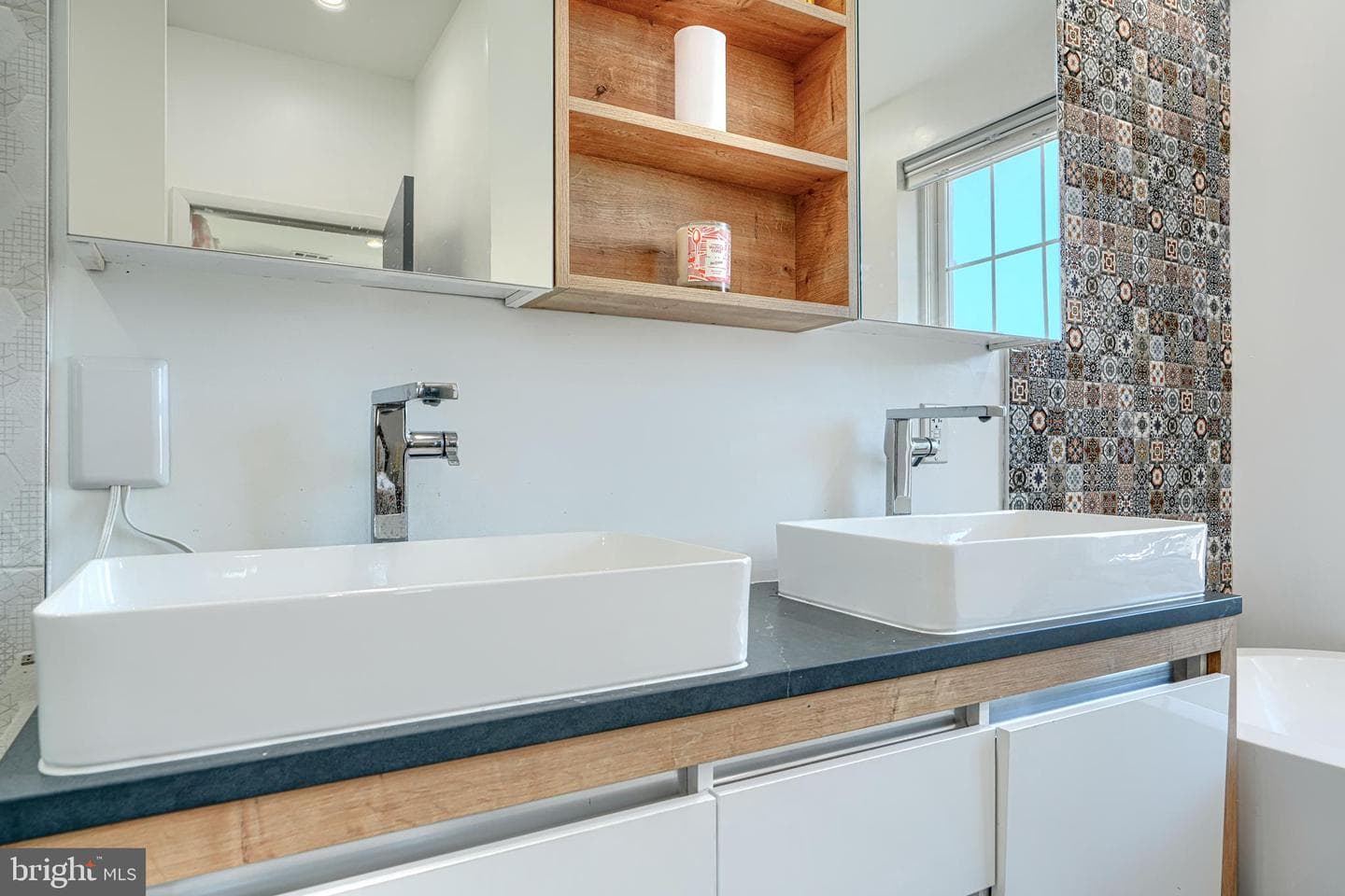 2542 Foster Avenue photo 43