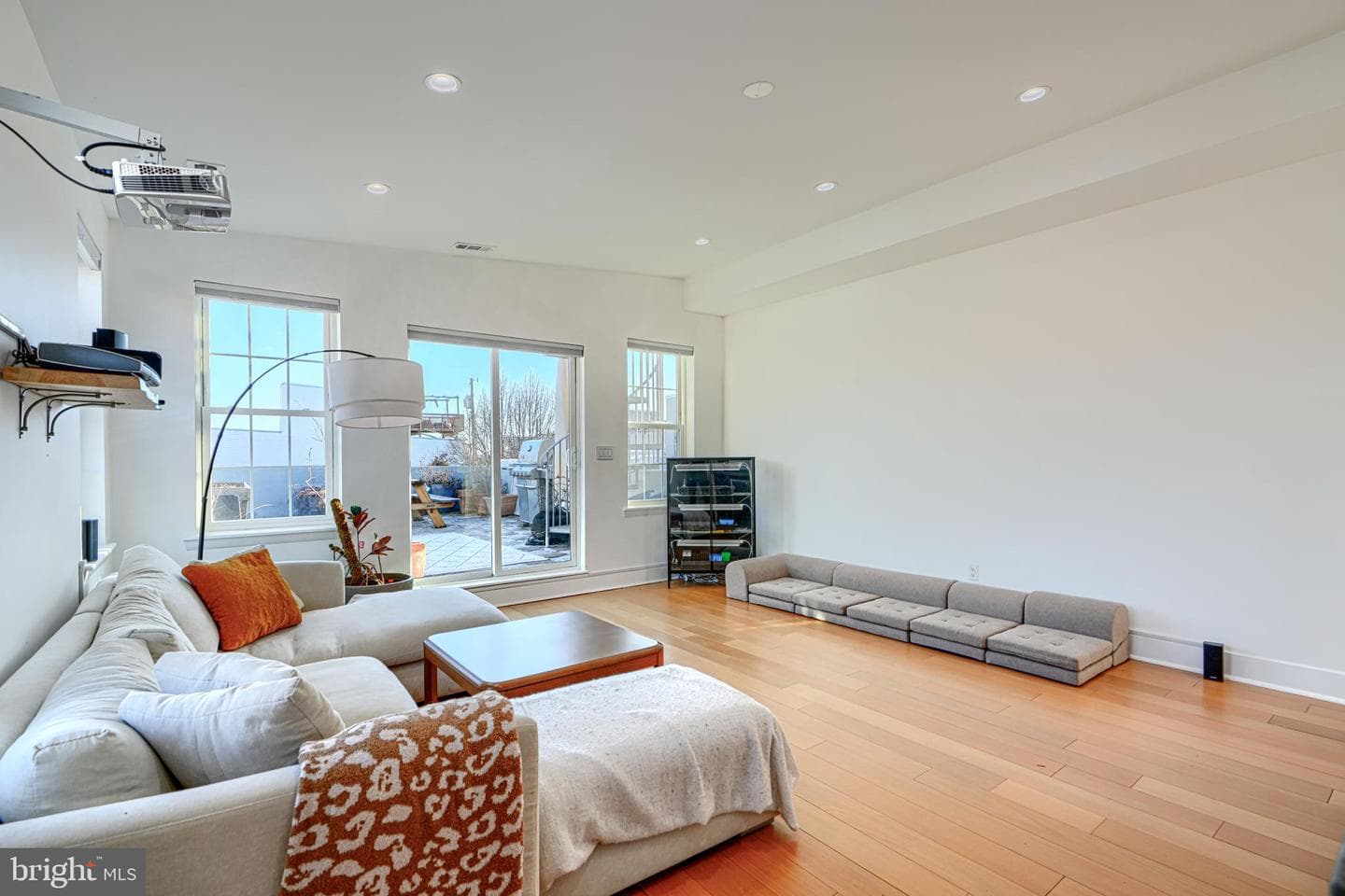 2542 Foster Avenue photo 49