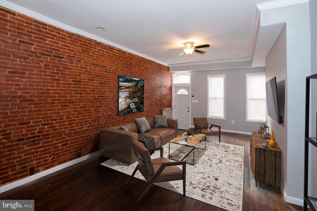 745 Dolphin Street photo 3