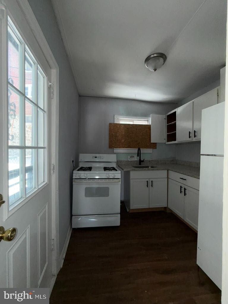 1083 Ellicott Driveway photo 11