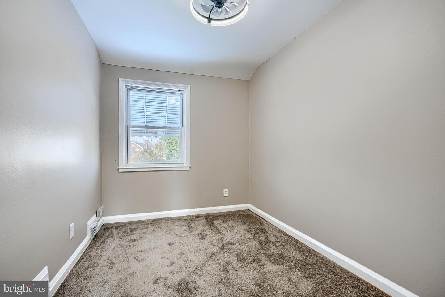 1506 Gleneagle Road photo 18