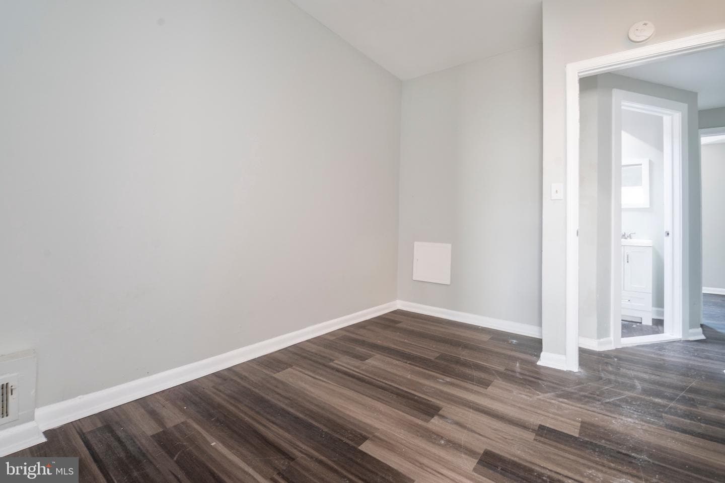 530 N Curley Street photo 17