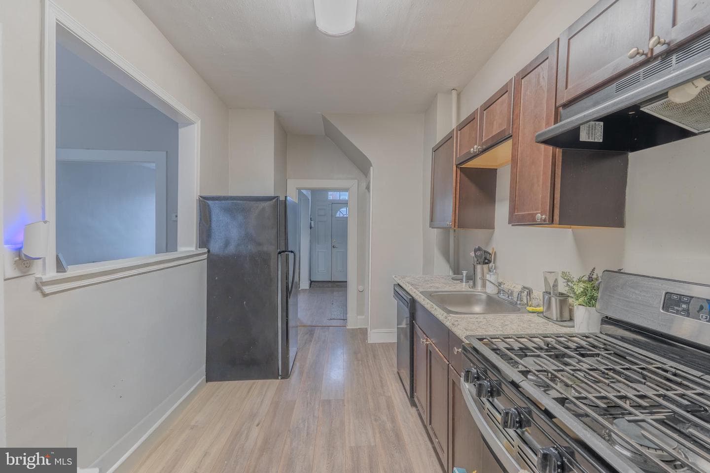 4909 Litchfield Avenue photo 8