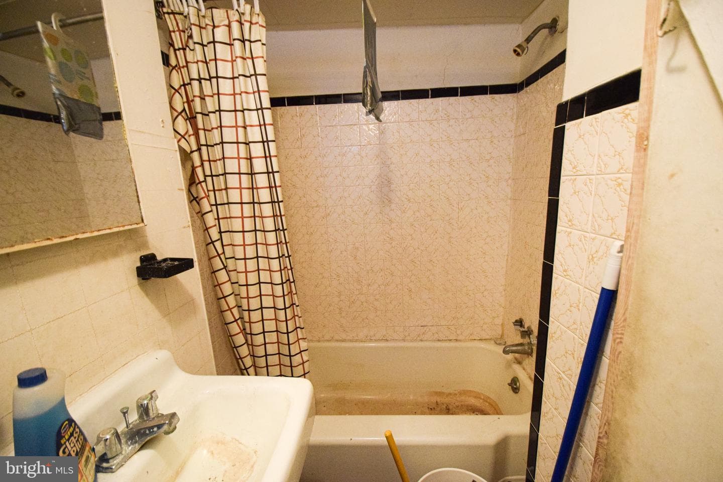 1620 Kingsway Road photo 42