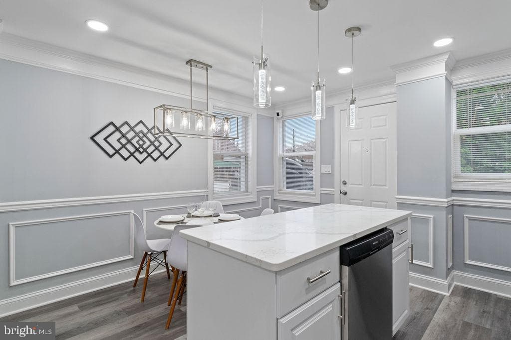 300 Denison Street photo 20