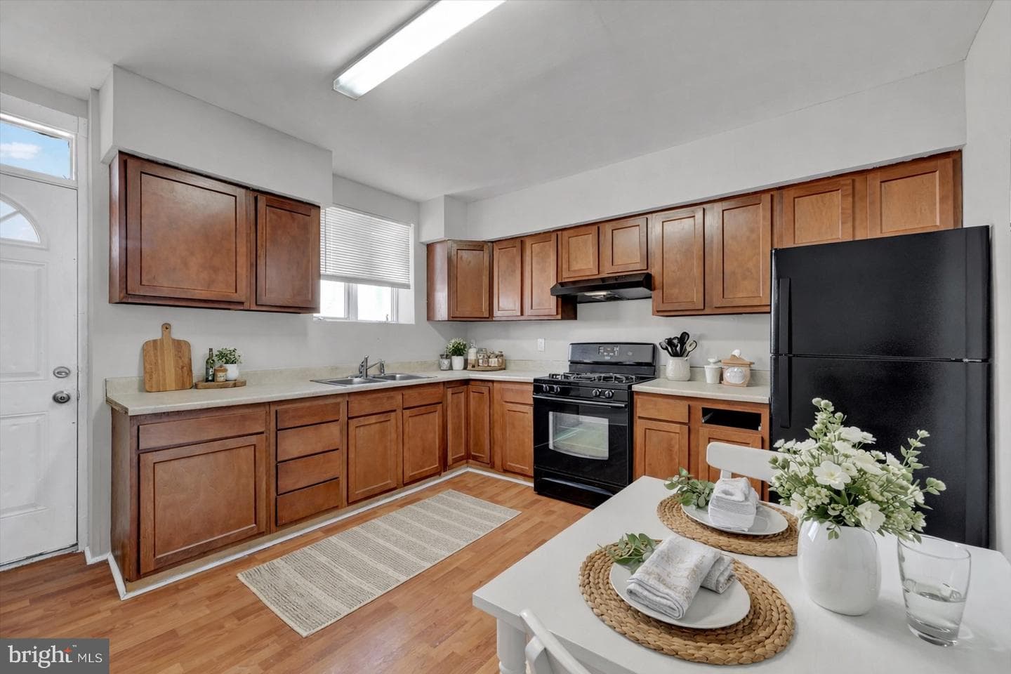 3408 E Fairmount Avenue photo 4