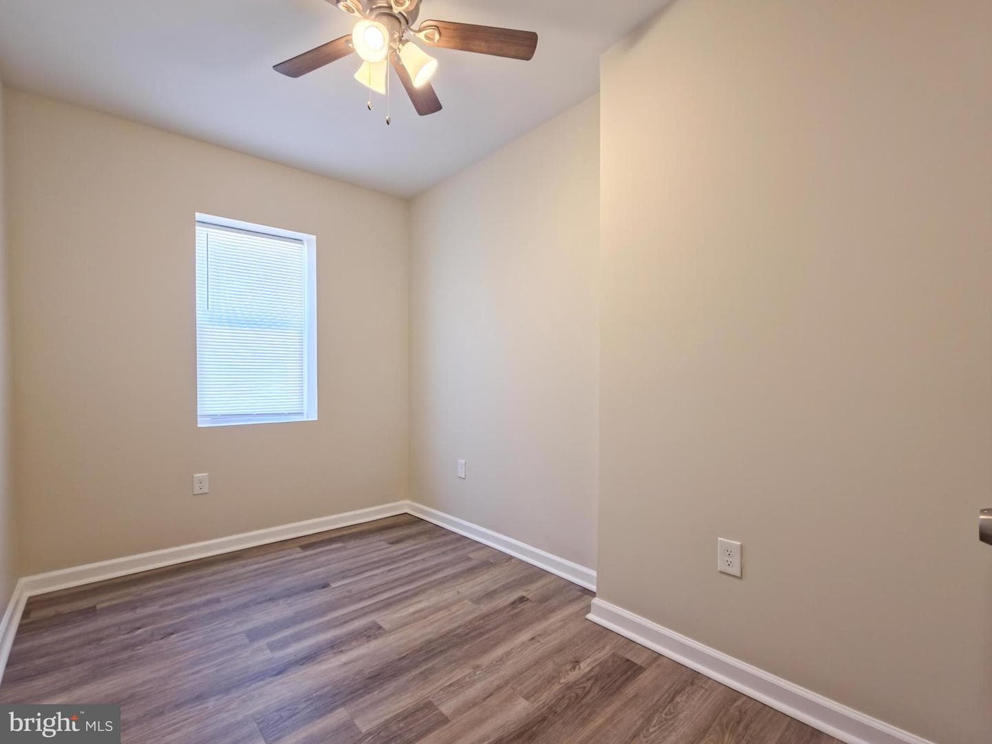 4911 Queensberry Avenue photo 8