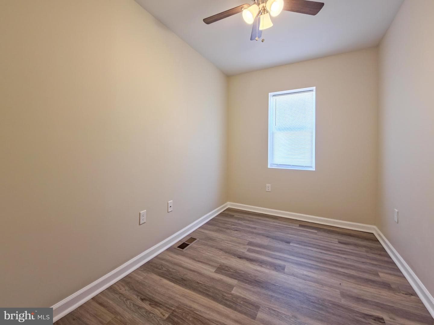 4911 Queensberry Avenue photo 9