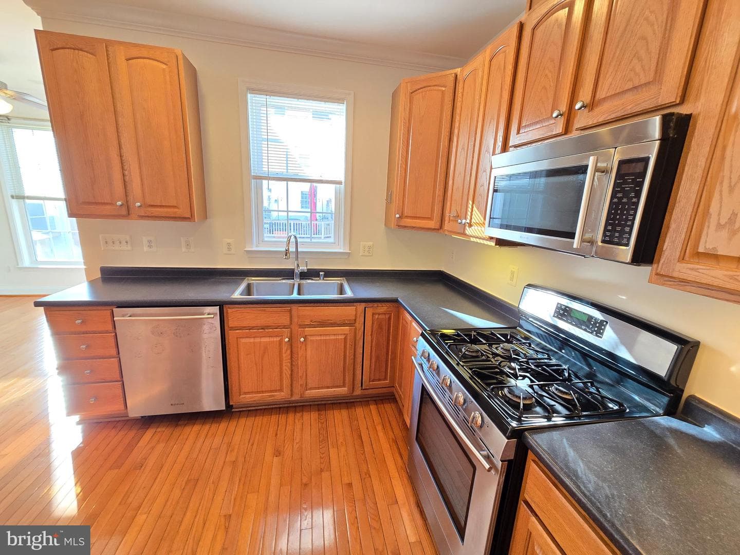 876 Ryan Street photo 3