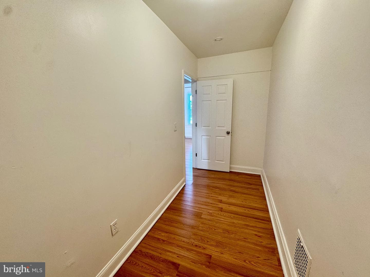2811 E Biddle Street photo 12