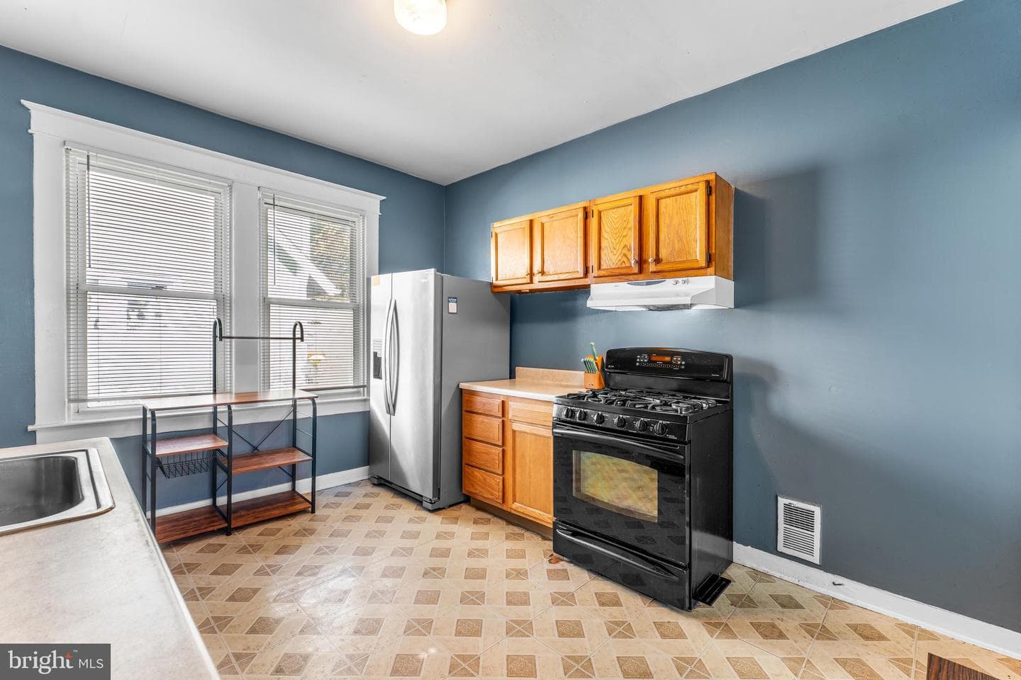 608 Tunbridge Road photo 11