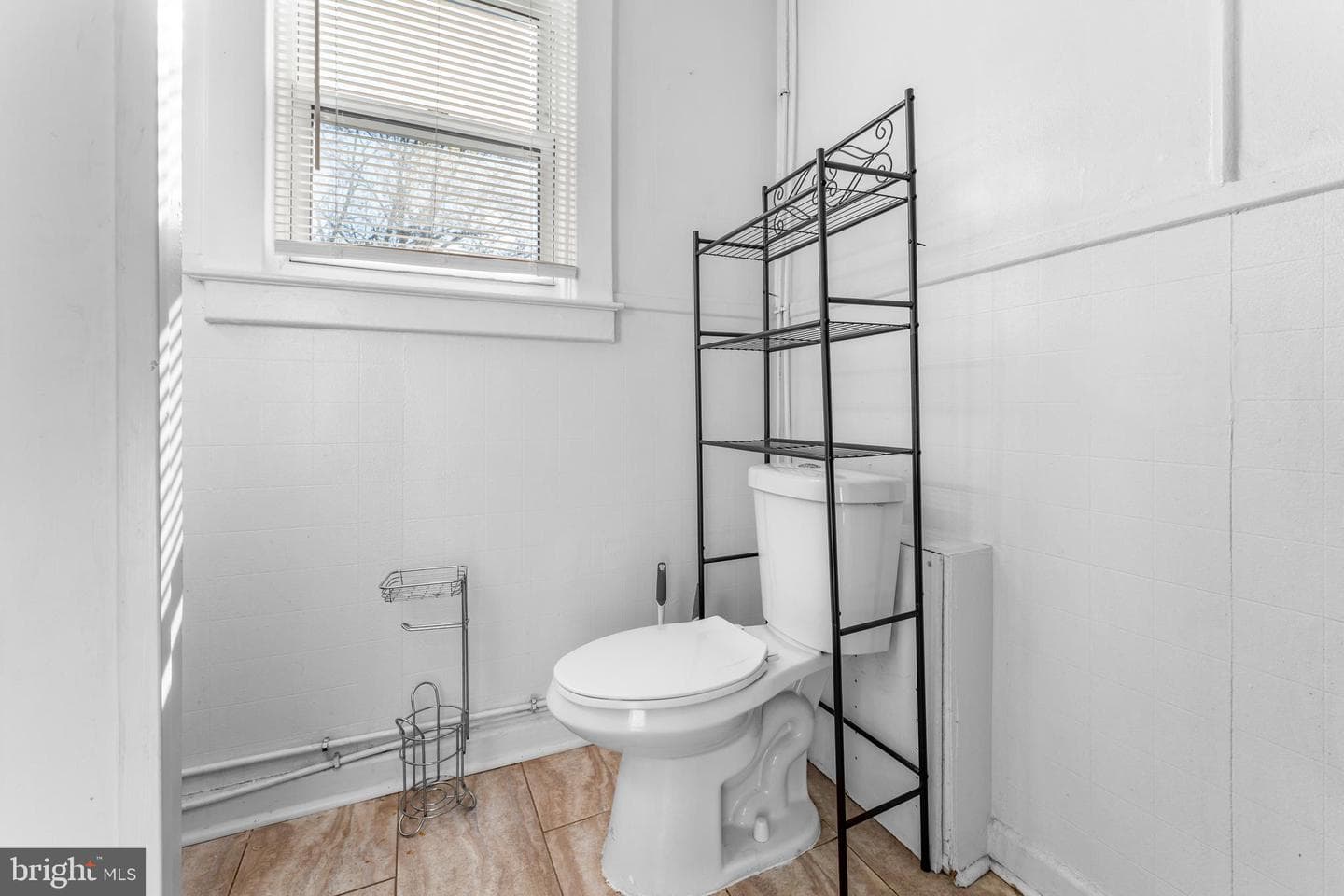 608 Tunbridge Road photo 22