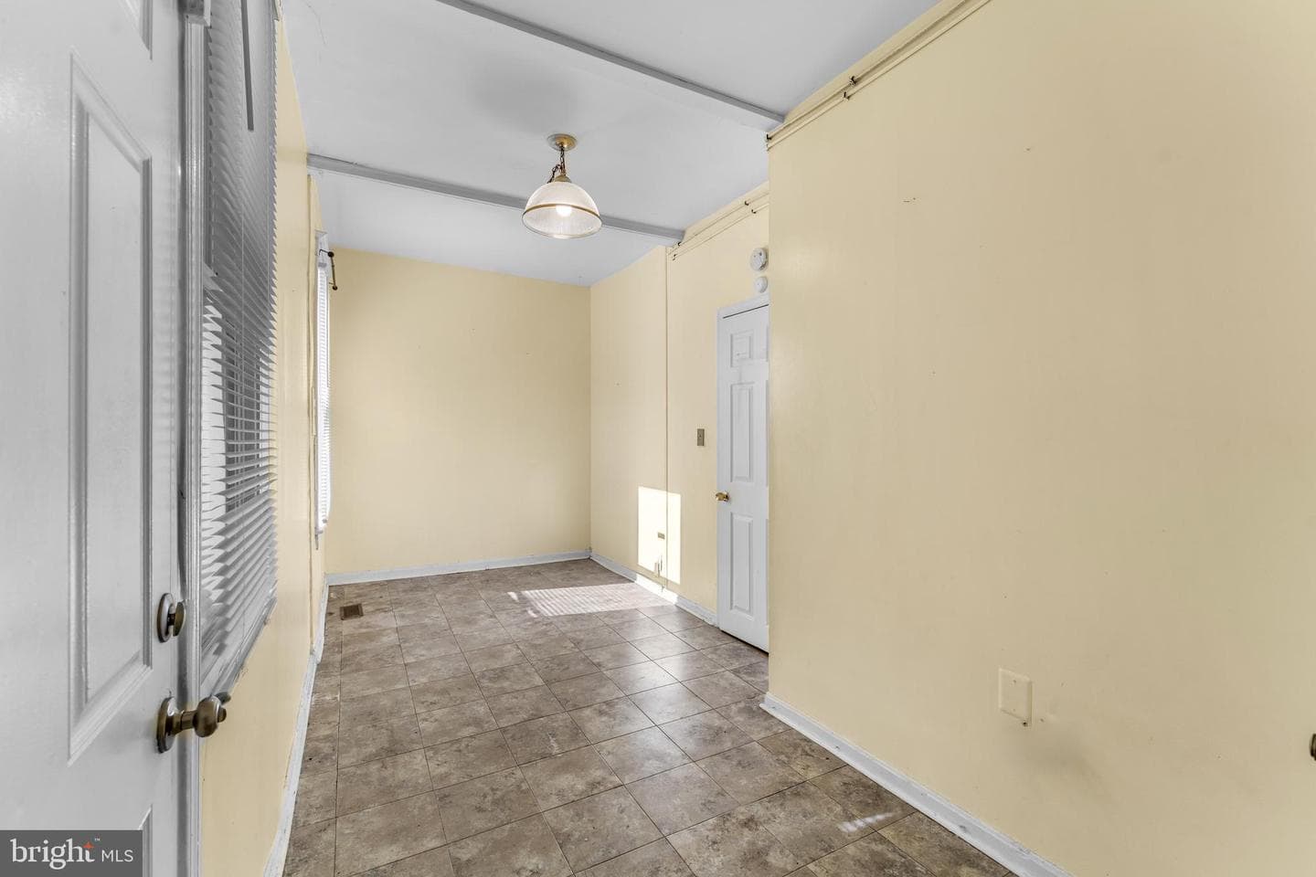 608 Tunbridge Road photo 23