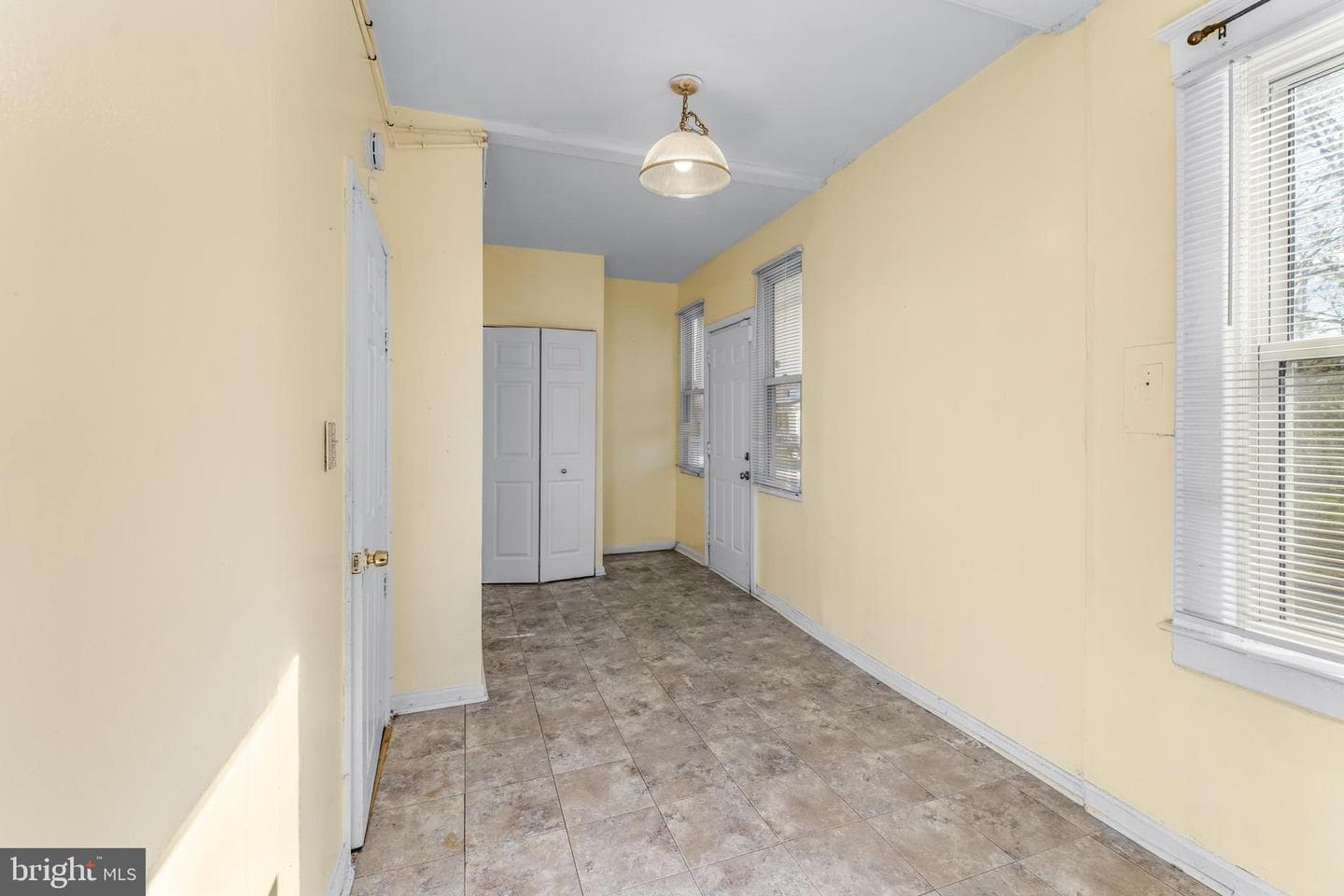 608 Tunbridge Road photo 24