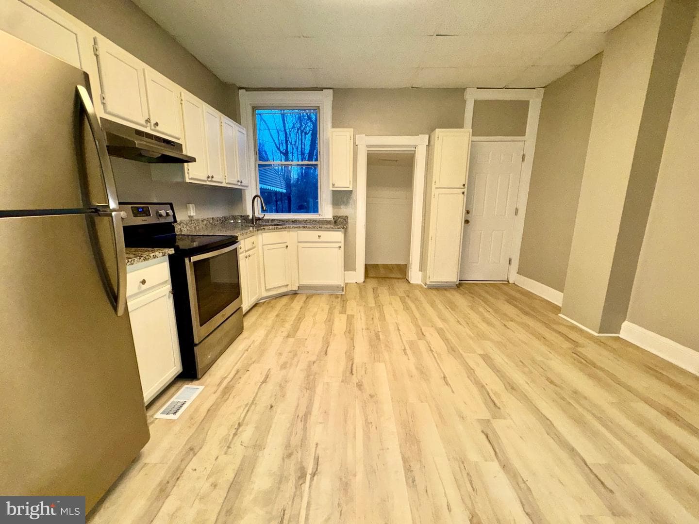 3003 Chelsea Ter photo 6