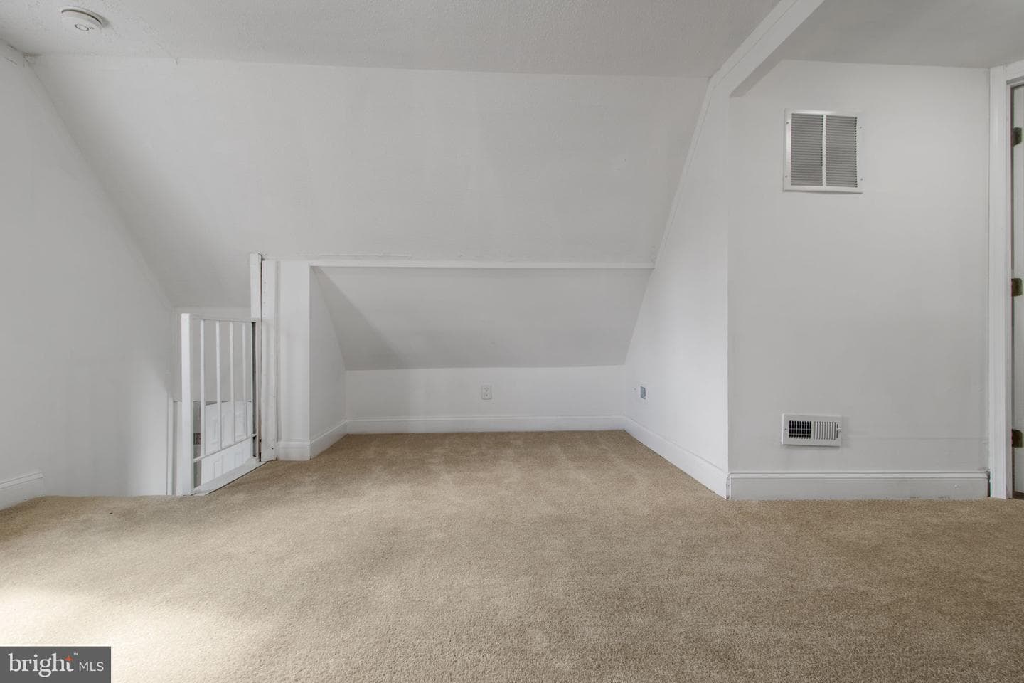 5327 Hamlin Avenue photo 18
