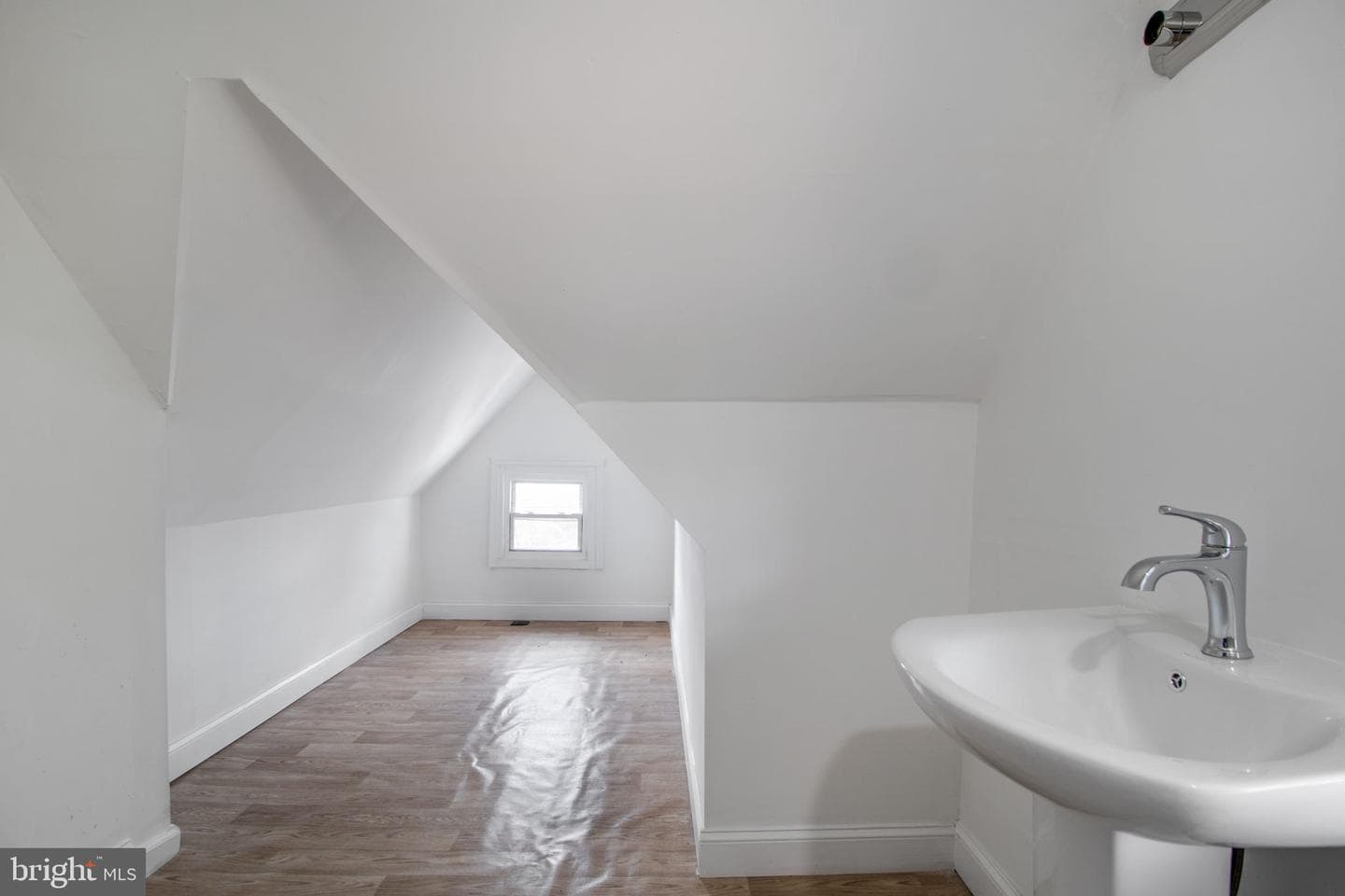 5327 Hamlin Avenue photo 20