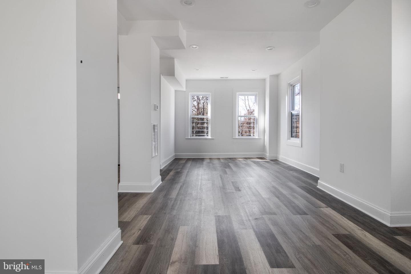 5327 Hamlin Avenue photo 24